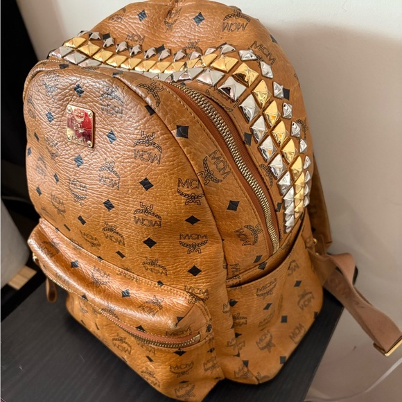 This is a LARGE MCM Bookbag, very very little signs of wear, almost brand new! - Picture 4 of 8